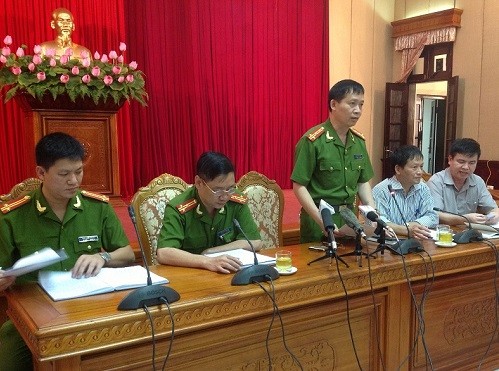 Đại tá Dương Văn Giáp thông tin về vụ án chiều nay tại buổi giao ban báo chí của Thành ủy Hà Nội. Ảnh: Ngọc Quang